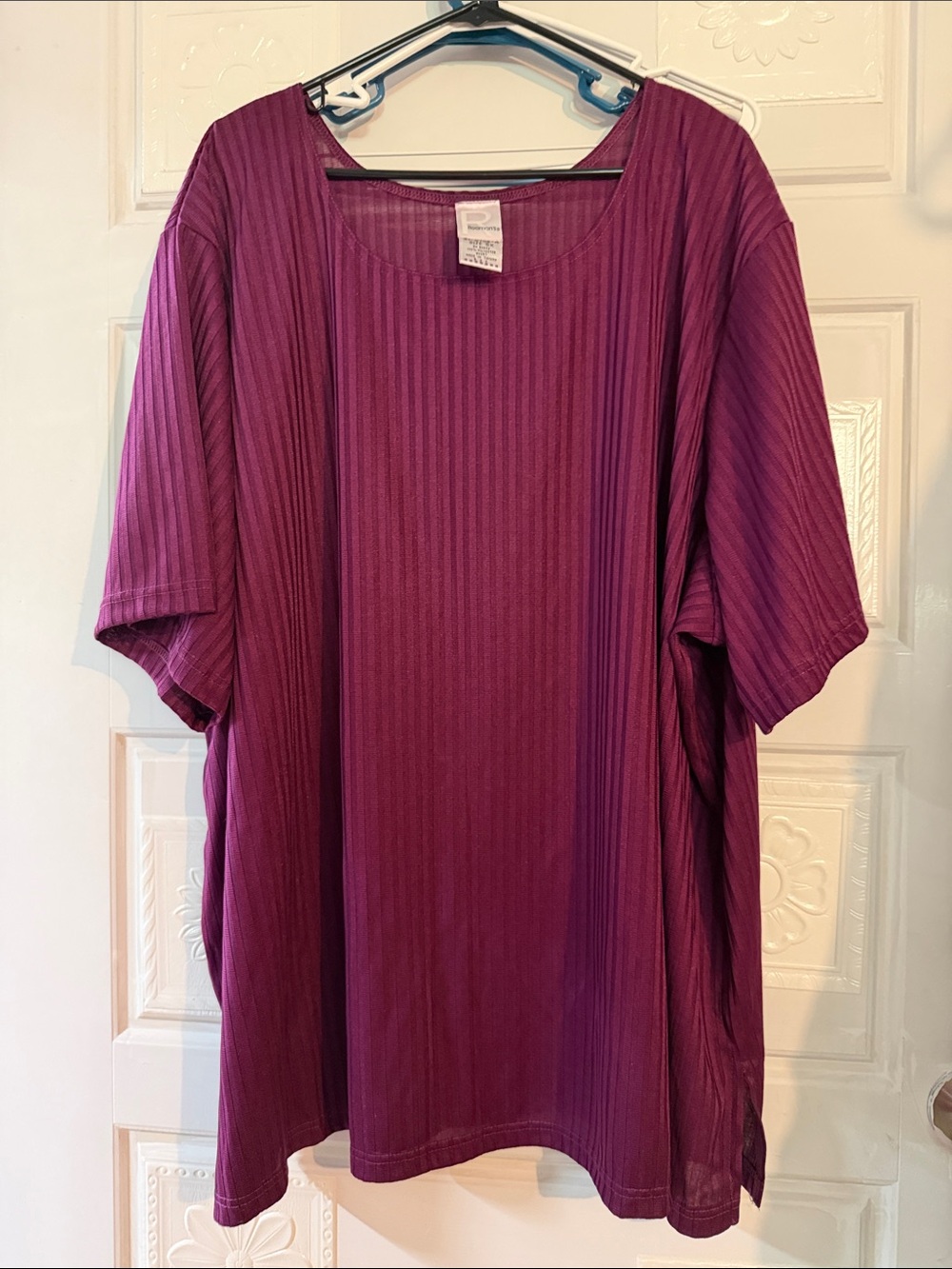 NWOT short sleeve top by Roamans.